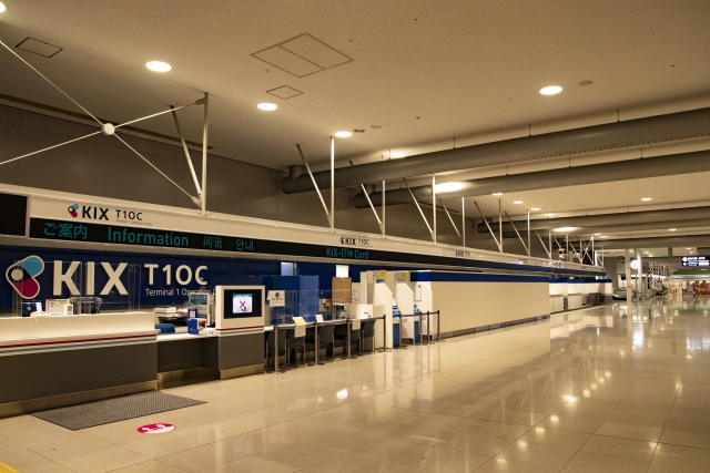 関西国際空港第１ターミナルのインフォメーションカウンター
